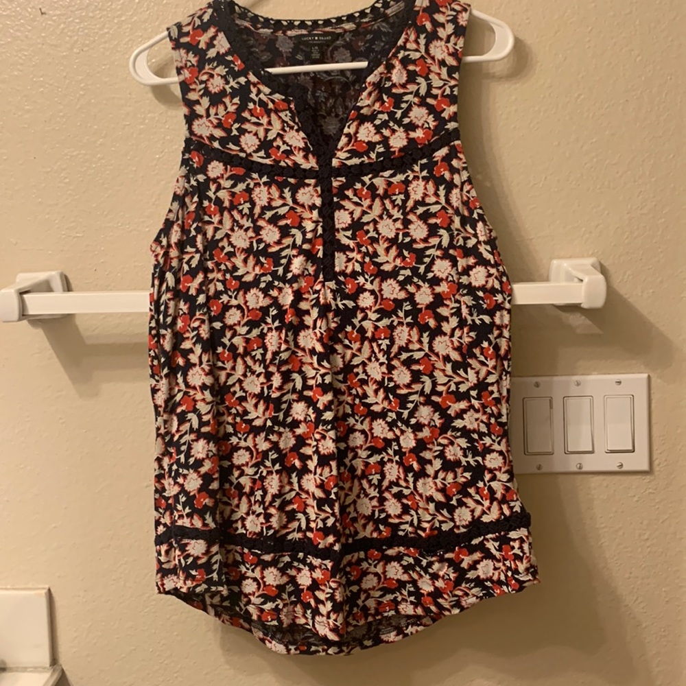 Lucky brand sleeveless top size L in red and blue